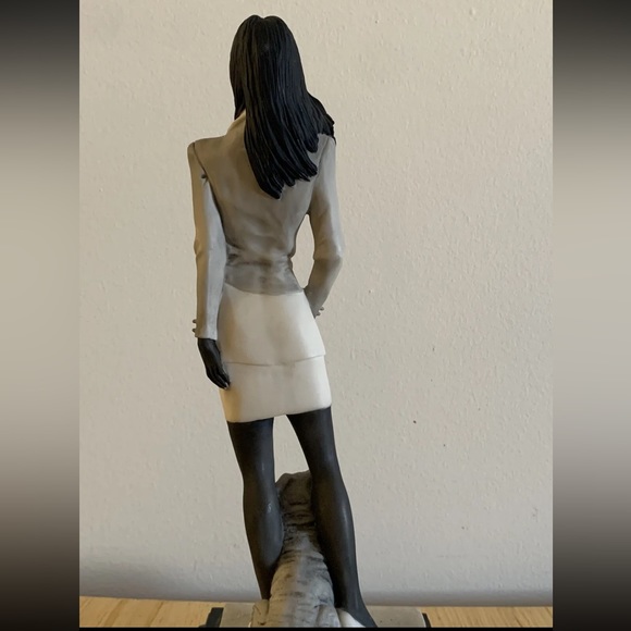 Vintage Argentina Figure Capodimonte Lady with Dog by M. Salvestrini 1988 - Picture 10 of 14